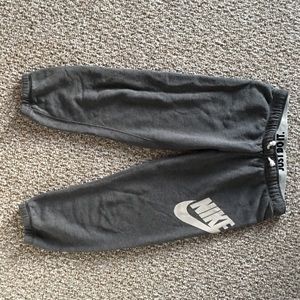 Nike women’s sweatpants size small